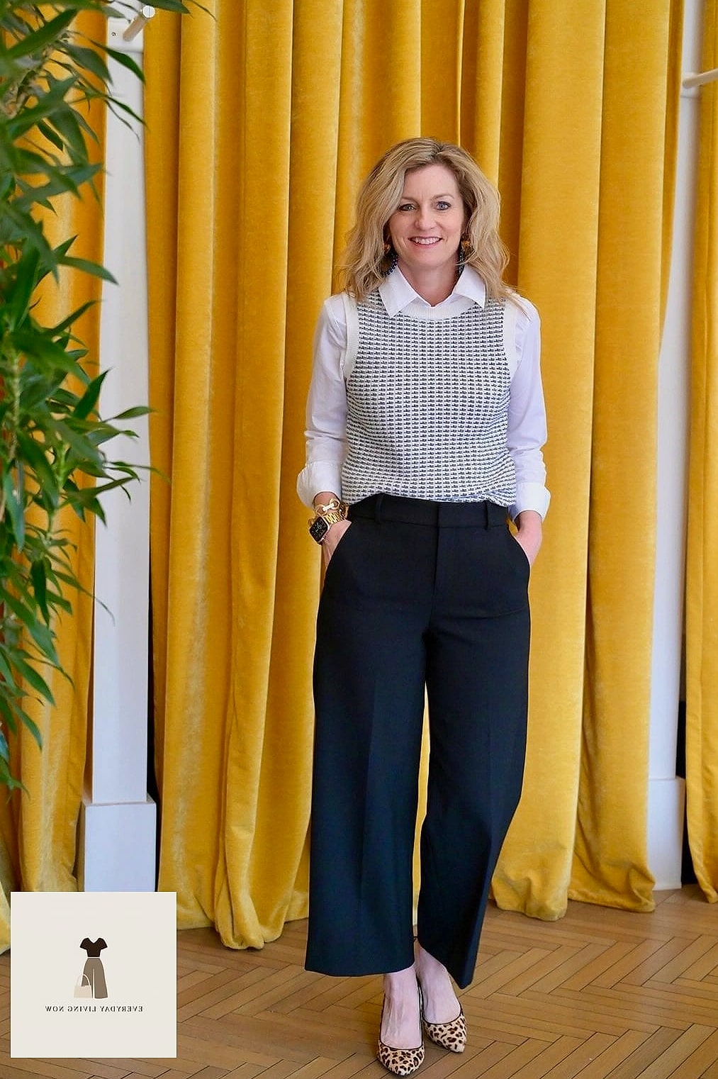 21 New Year Outfit That Every Stylist Needs to See 3 Wide-Leg Trousers and a Corset Top