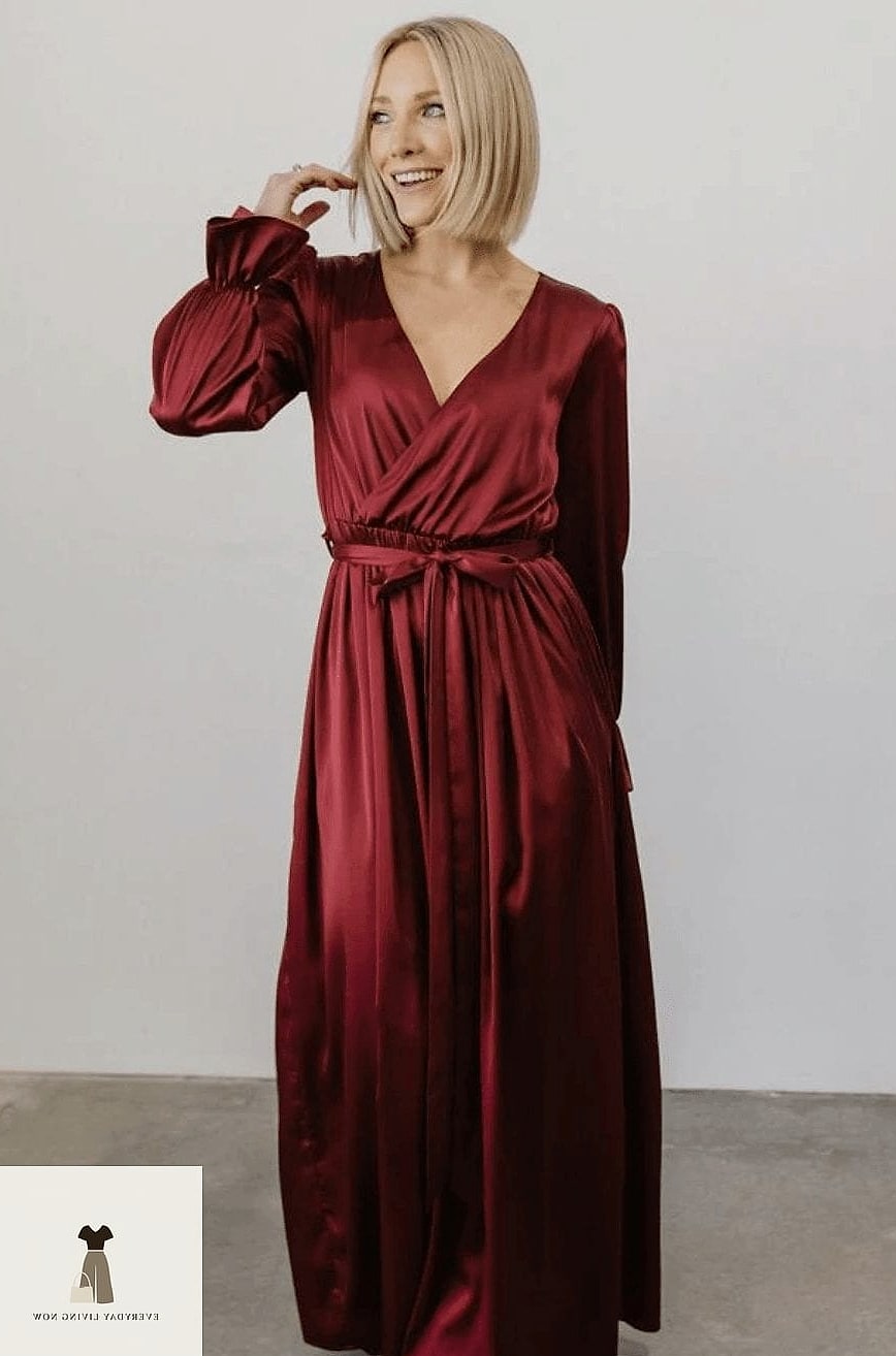 21 Outfit Hiver That Are Absolutely Stunning 7 Wrap Dress Under a Long Wool Coat